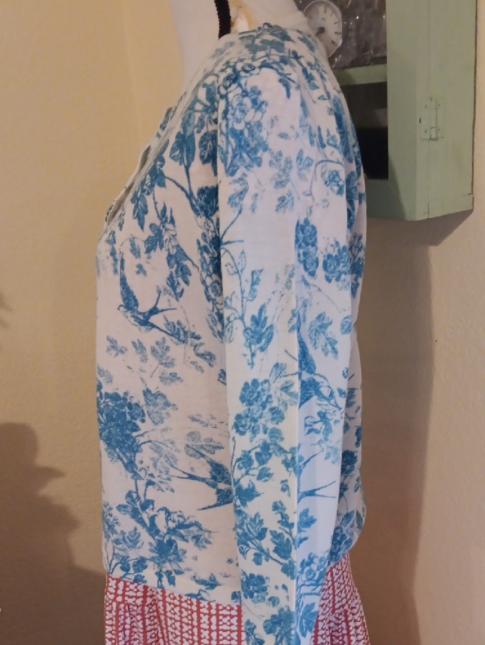Garnet Hill White Cardigan with Teal Blue Floral & Bird Toile Print, XL, NWOT - Picture 3 of 8